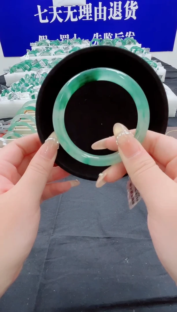 未镶嵌手镯石英质玉（非洲翠）圈口58