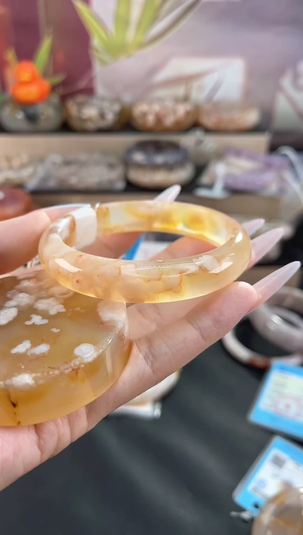 未镶嵌手镯石英质玉56