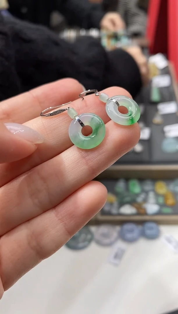 18K金镶嵌翡翠耳饰耳饰