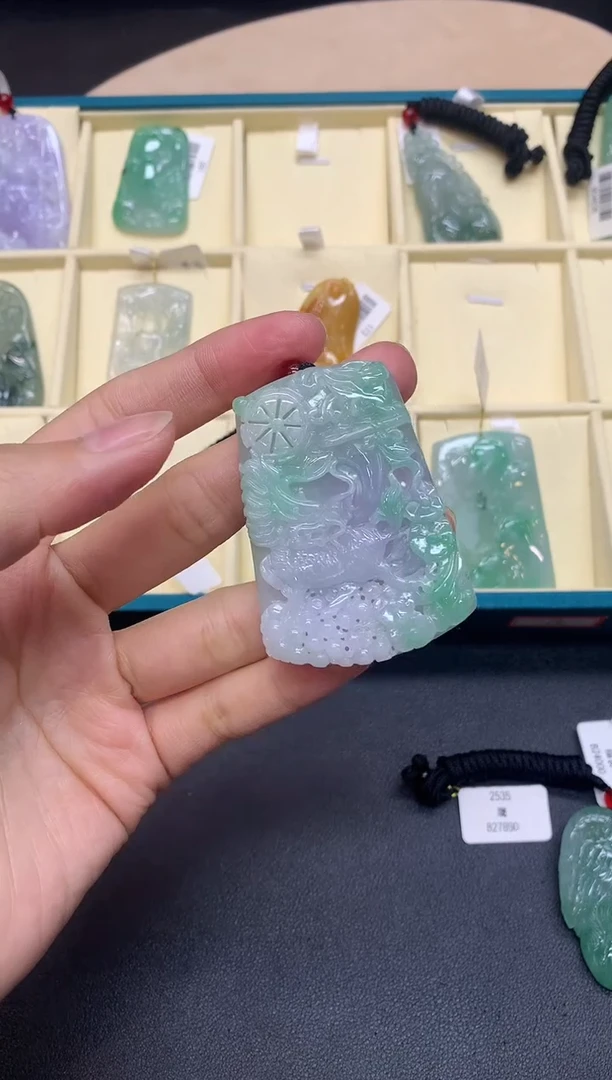 【闪购商品】定制翡翠未镶嵌麒麟牌【无服务费】