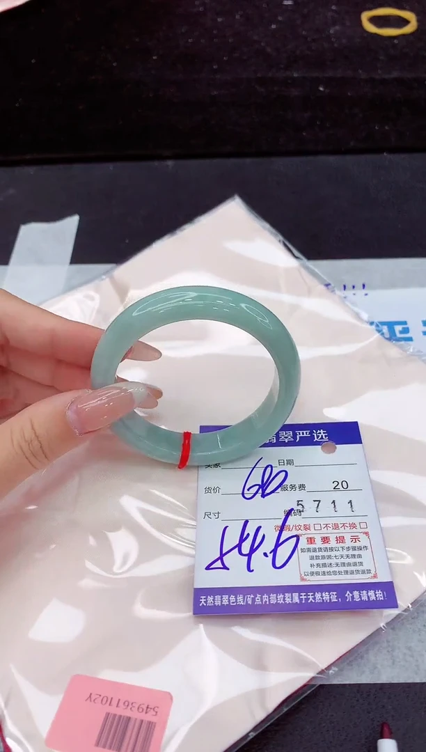 翡翠手镯未镶嵌1
