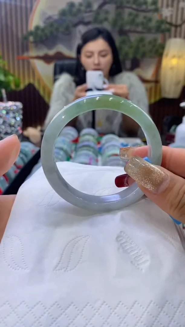 【闪购商品】翡翠手镯未镶嵌多人06490