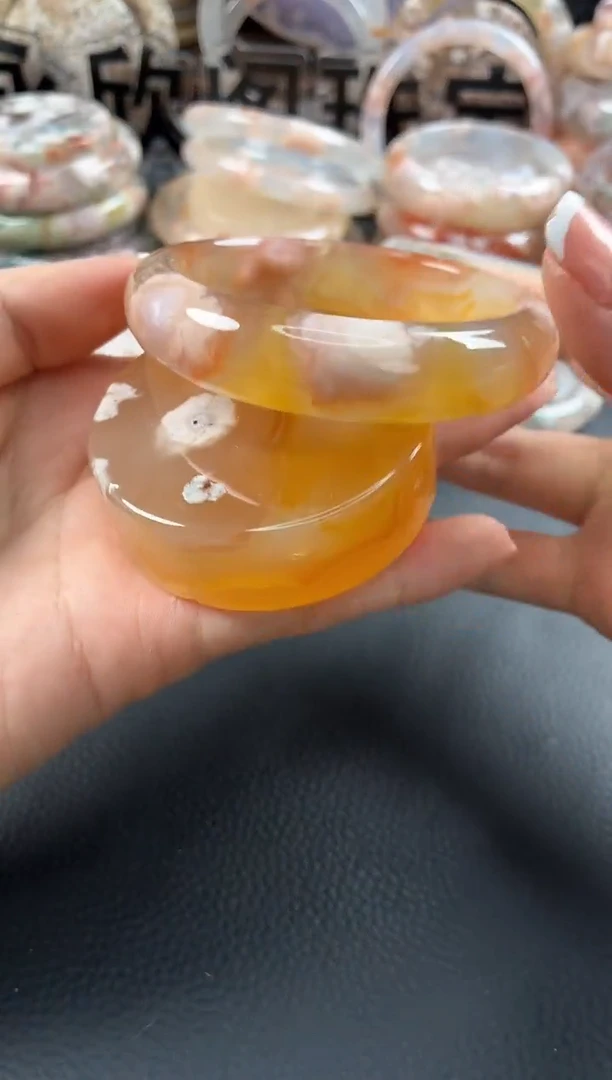 未镶嵌手镯（圆镯）石英质玉57