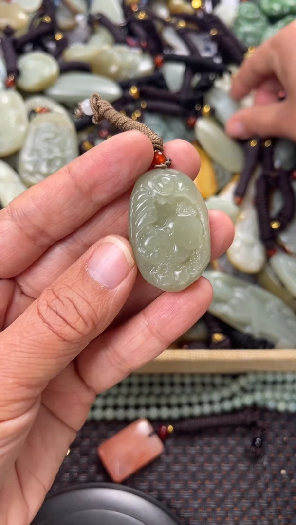 【闪购商品】和田玉颈饰未镶嵌多样性发货没有证书拍一发一有瑕