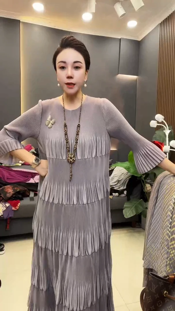 聚酯纤维（涤纶）灰色蛋糕裙