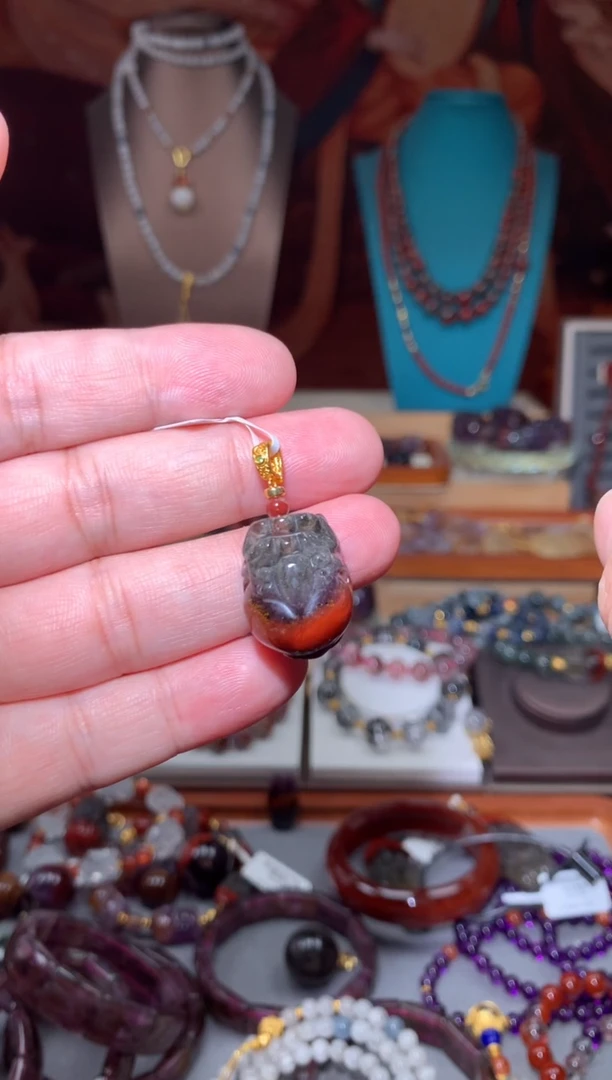 未镶嵌珠宝半成品水晶红极光貔貅，多样性