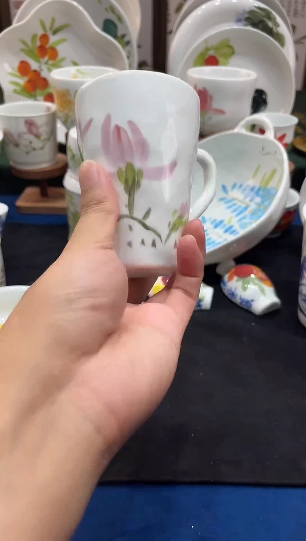 摆件景德镇高温釉下手工手绘高白泥玉兰花水杯