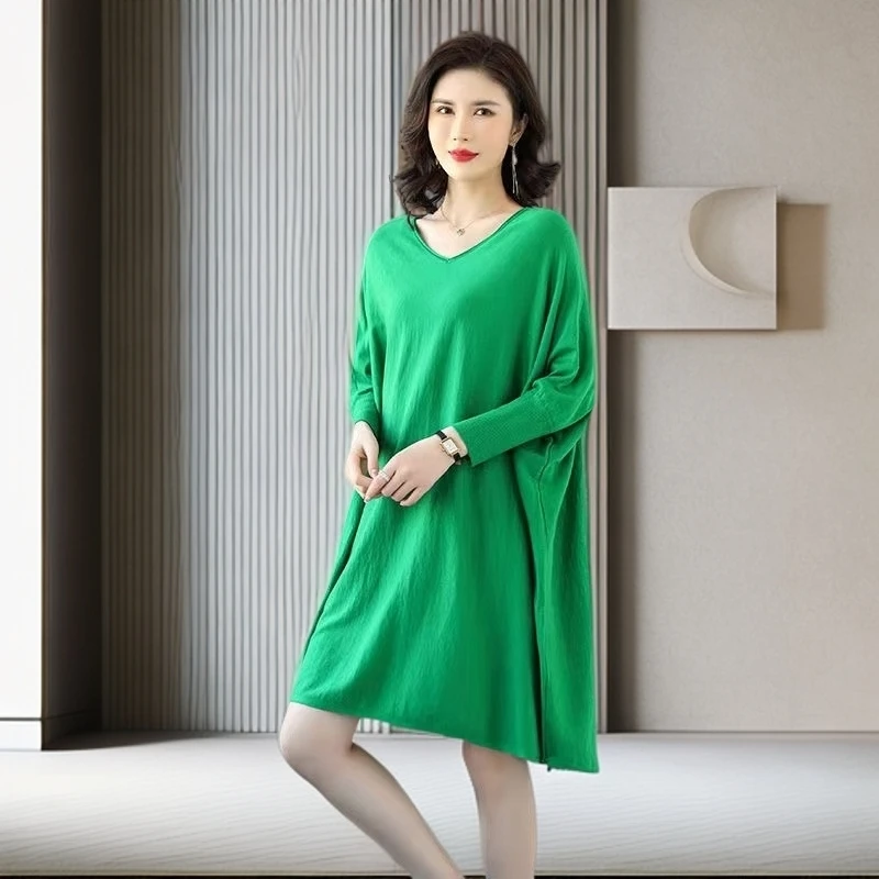 秋冬爆款休闲宽松高端百搭V领宽松大码遮肉显瘦洋气针织连衣裙