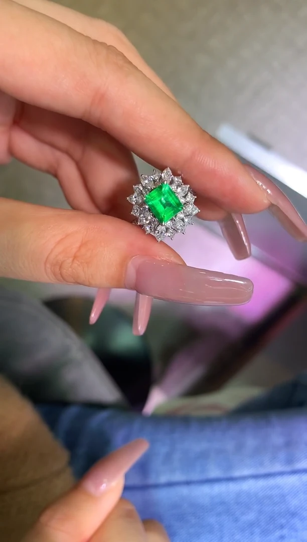 18K金镶嵌戒指祖母绿1.48CT