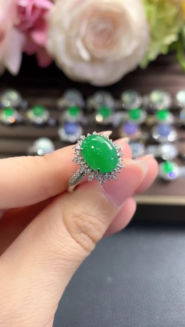 18K金镶嵌戒指翡翠b211