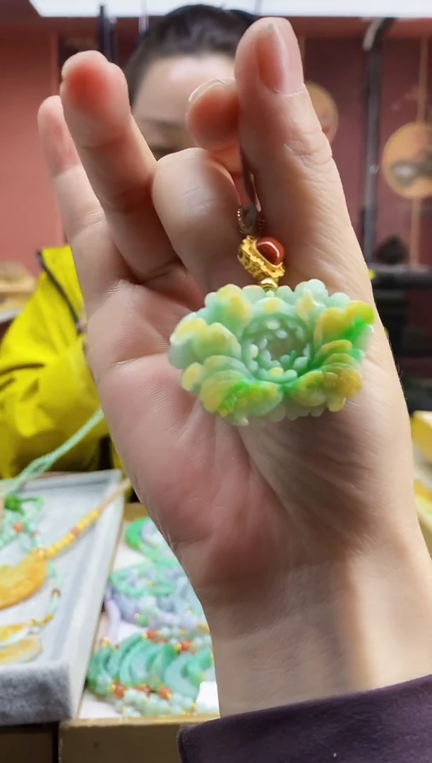 颈饰未镶嵌翡翠吊坠