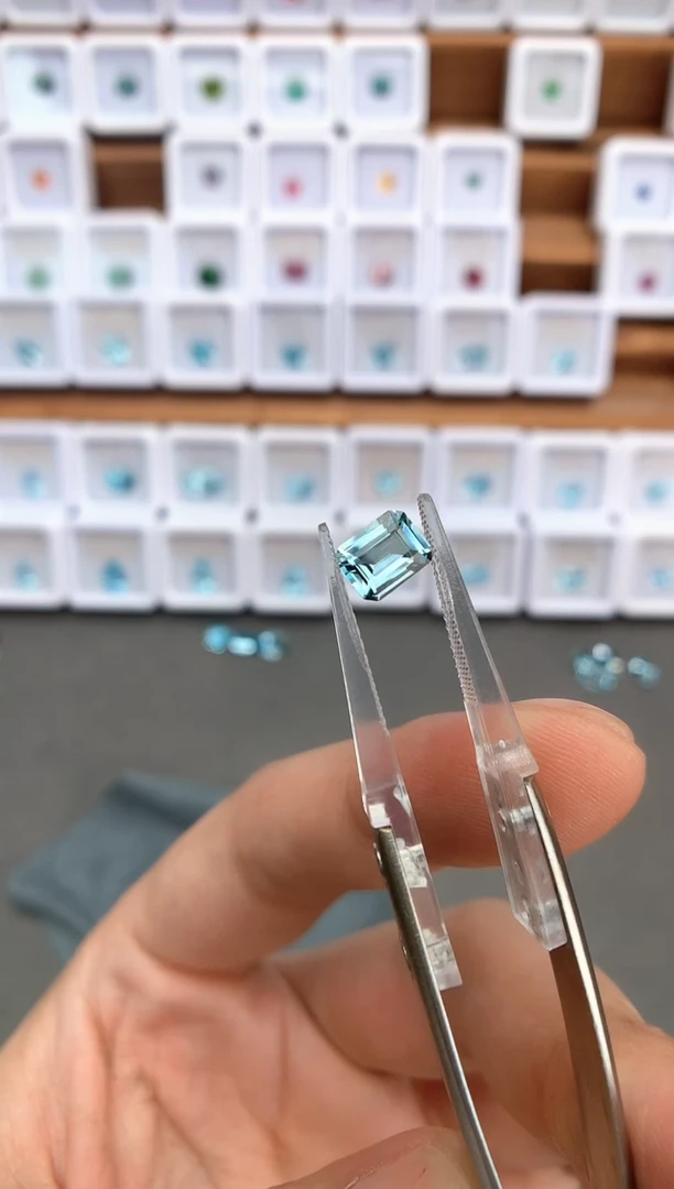 未镶嵌裸石定制海蓝宝石1.01ct 03097
