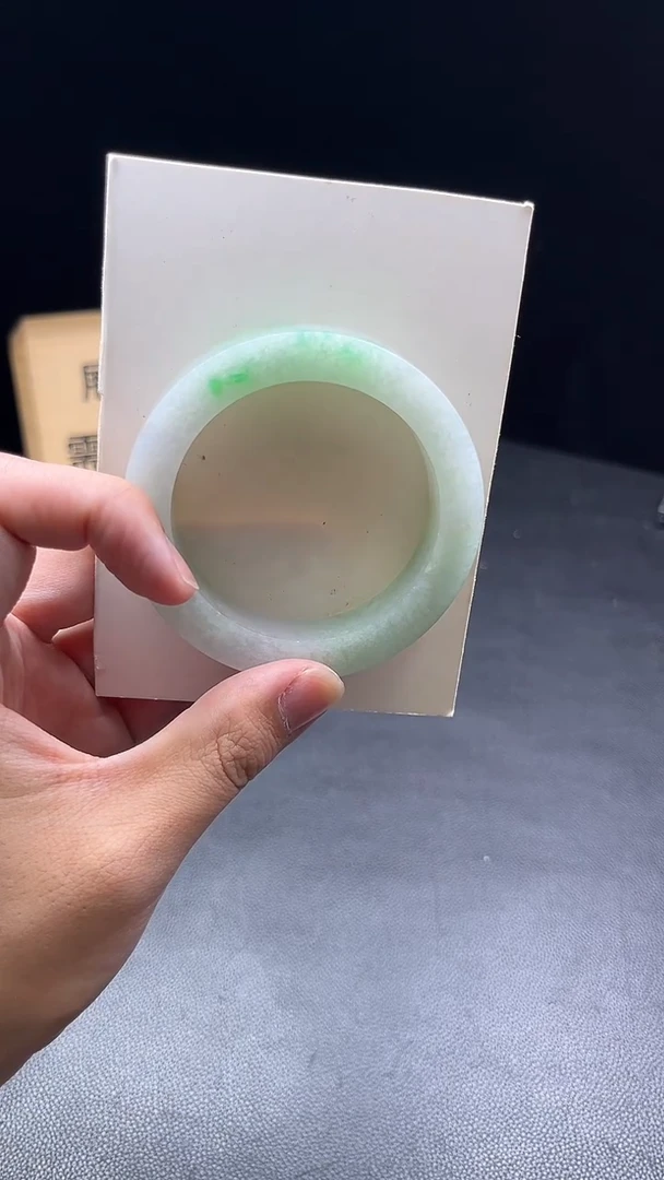 未镶嵌手镯定制翡翠时**浅定制