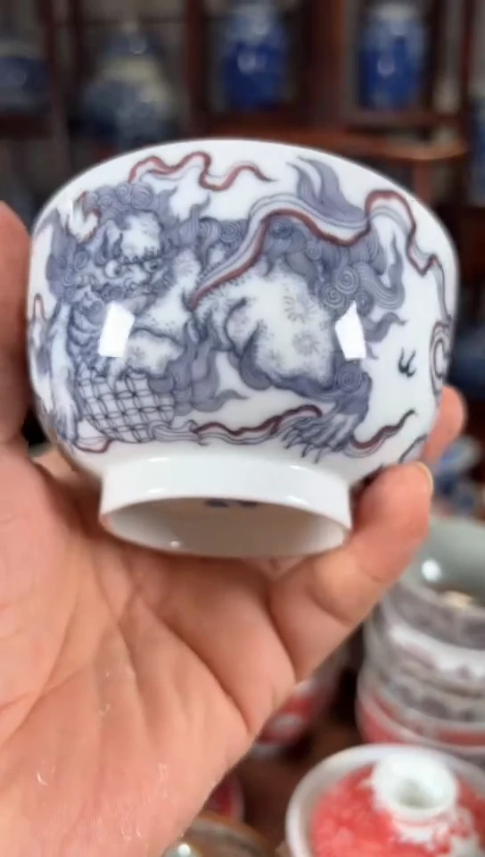 柴窑釉里红双狮纹杯杯
