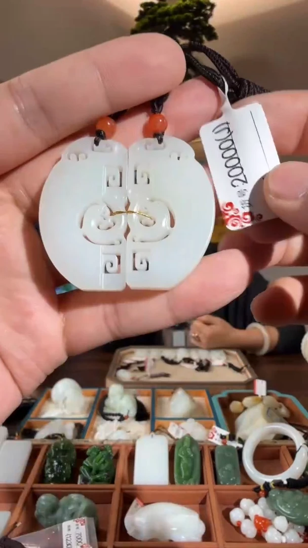 颈饰未镶嵌和田玉J