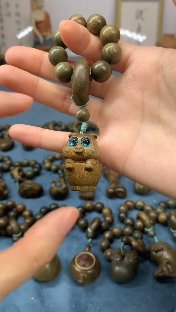 【闪购商品】维腊木（绿檀）把件小猪 盘玩件