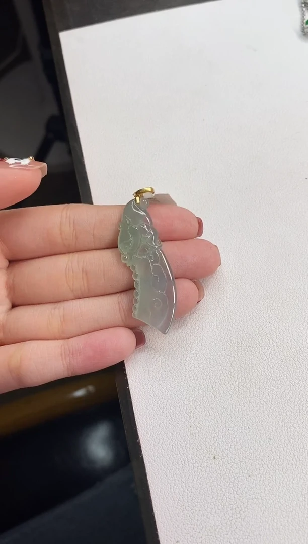 【闪购商品】翡翠颈饰18K金镶嵌屠龙刀