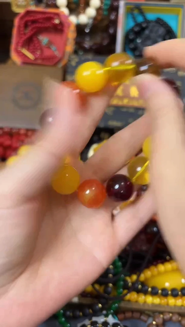 未镶嵌颈饰蜜蜡..................