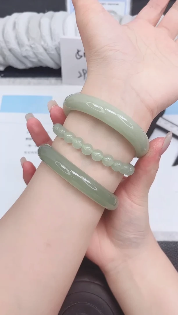 未镶嵌手镯石英质玉92-1