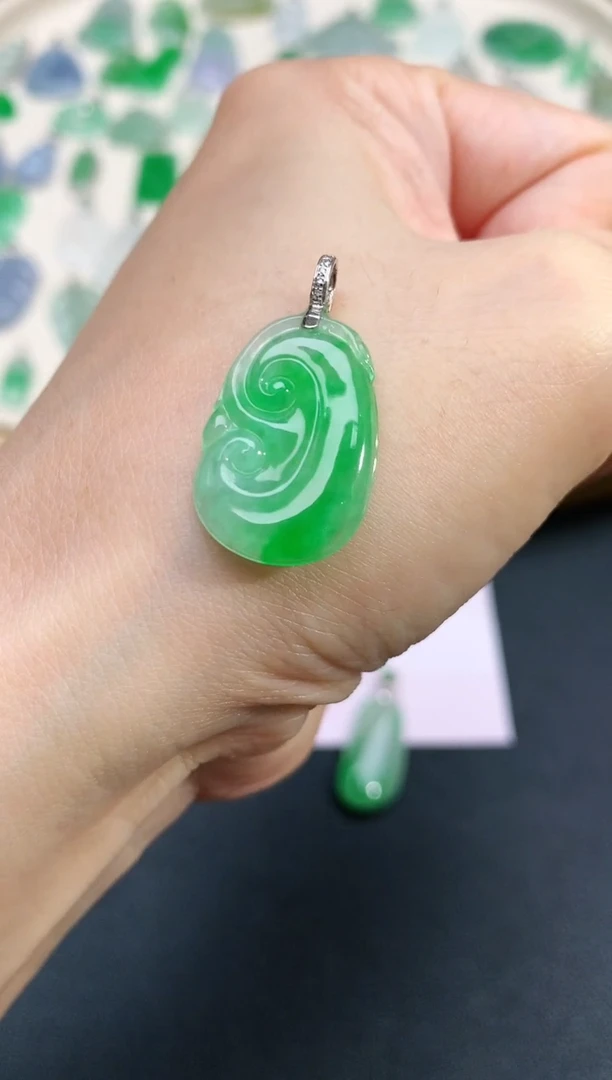 翡翠18K金镶嵌吊坠(不含链)如意|2500+0