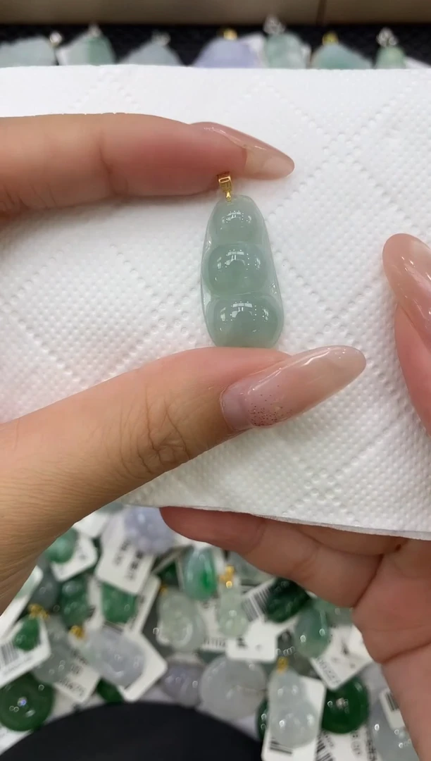 颈饰18K金镶嵌翡翠1111111111