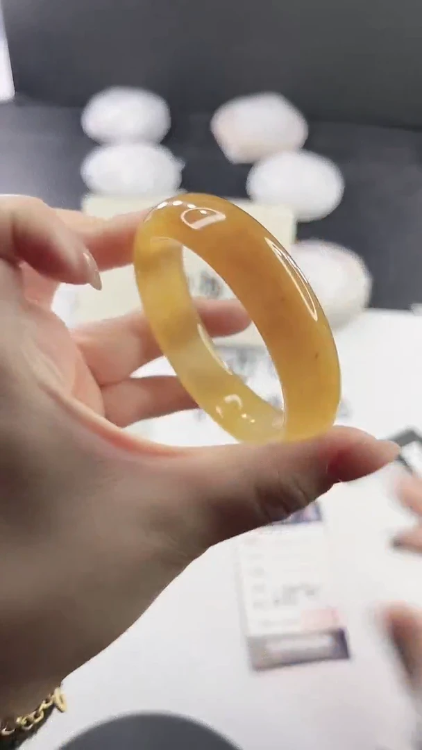 未镶嵌手镯石英质玉L352