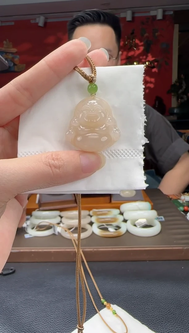 和田玉未镶嵌颈饰藕粉佛公