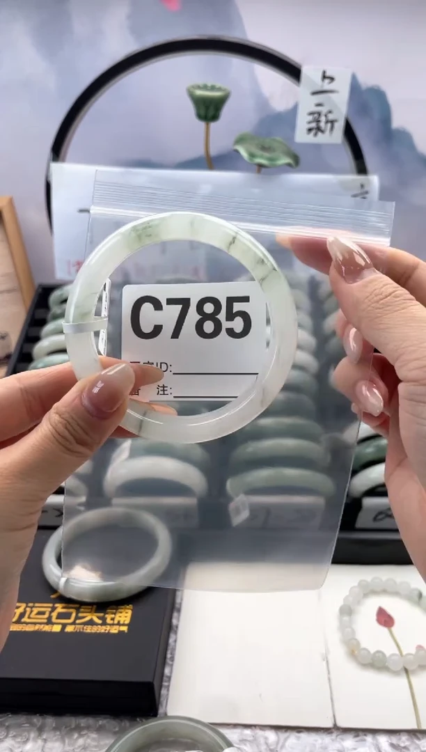 石英质玉（天山翠）手镯未镶嵌785