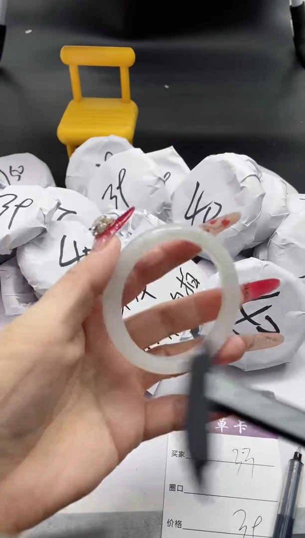 【闪购商品】石英质玉手镯未镶嵌33