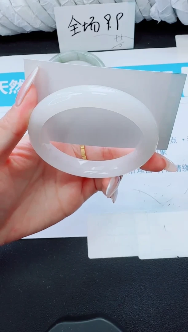 石英质玉手镯未镶嵌88/62