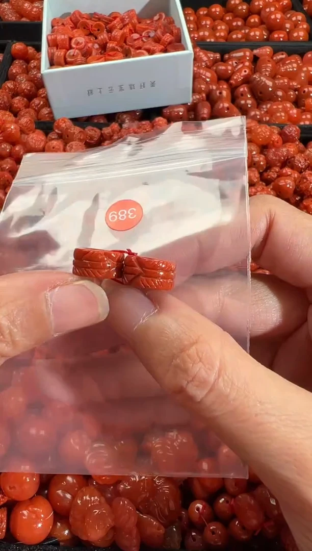 颈饰未镶嵌南红玛瑙1