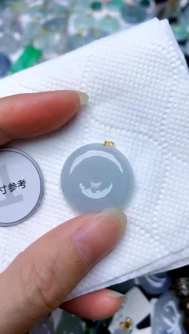 颈饰18K金镶嵌翡翠天然A货翡翠