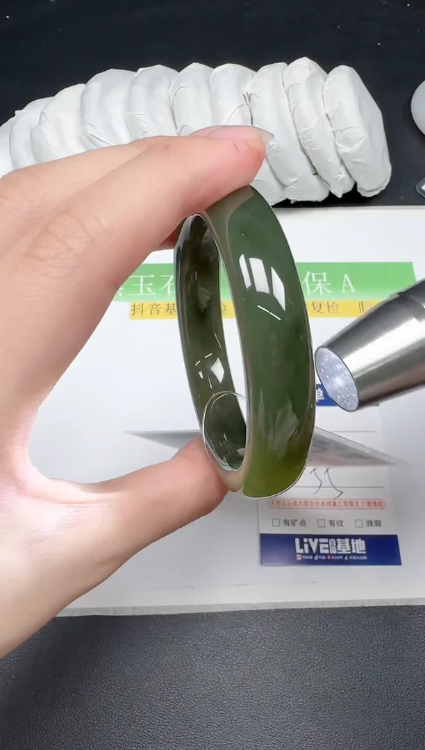 未镶嵌手镯和田玉085-