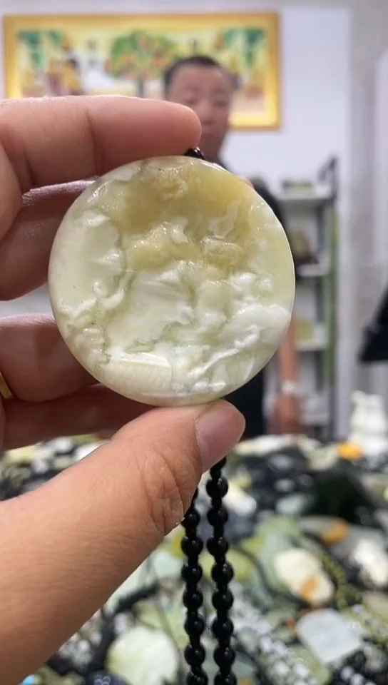 岫玉未镶嵌吊坠