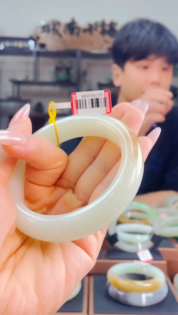 和田玉手镯未镶嵌61一口糖52863688