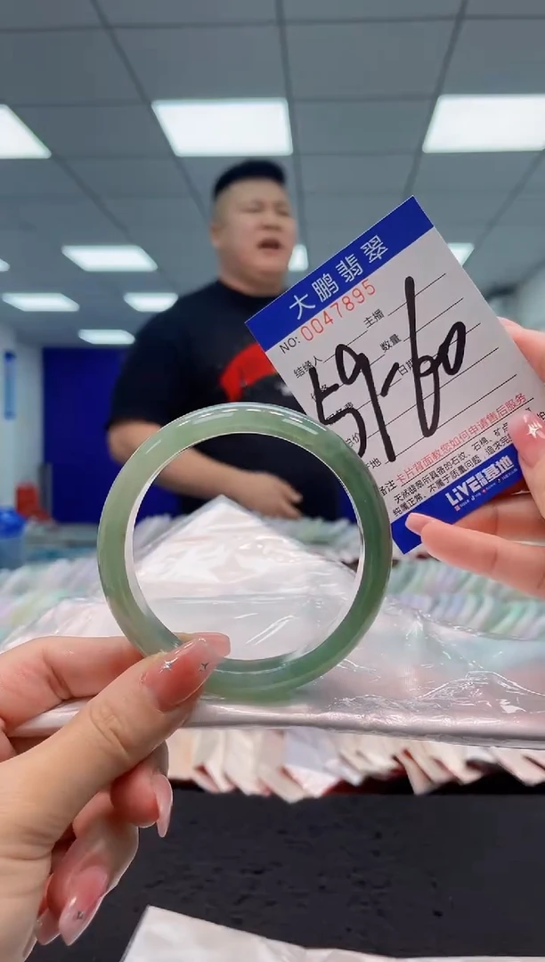 【闪购商品】翡翠手镯未镶嵌AAAAAAAAAA