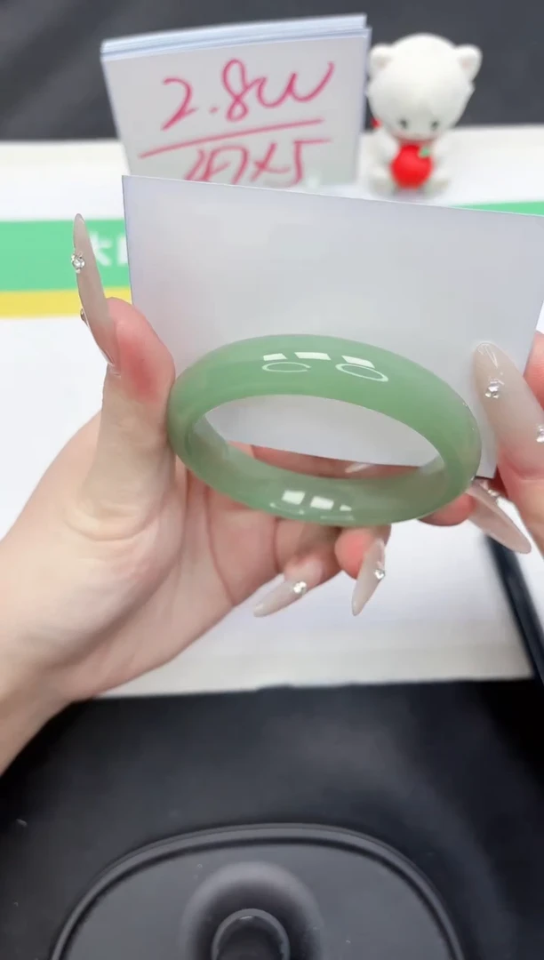 【闪购商品】石英质玉手镯未镶嵌251-55.7