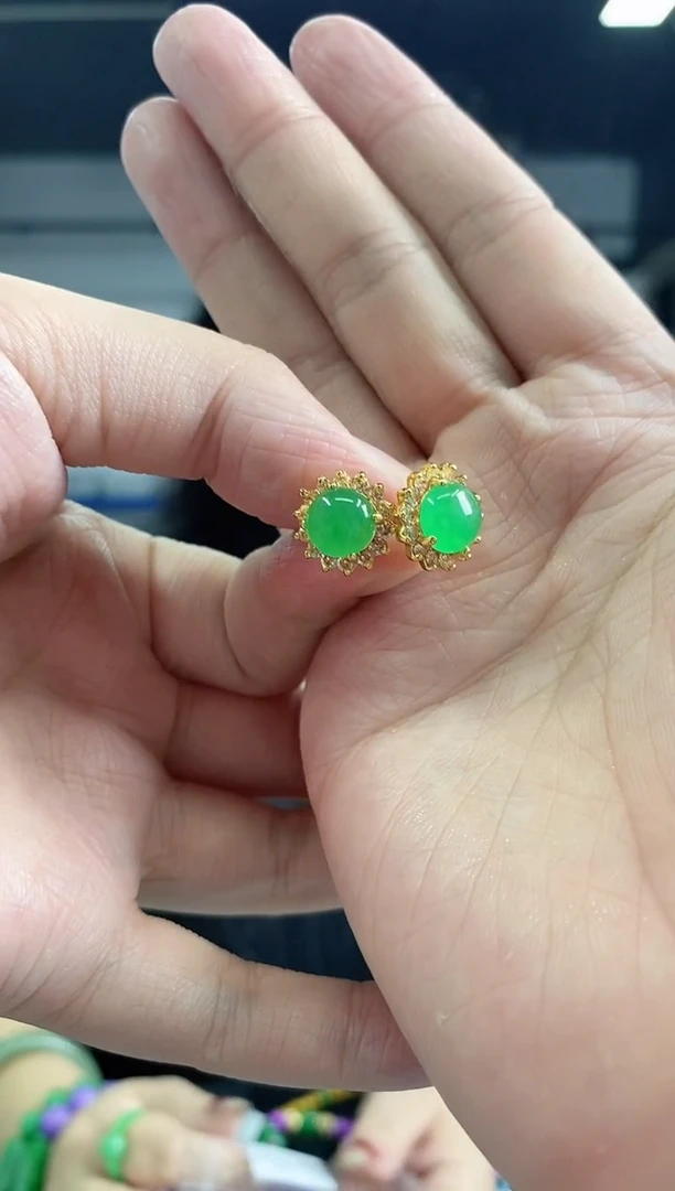 翡翠未镶嵌耳饰多样性发其一颜色微差