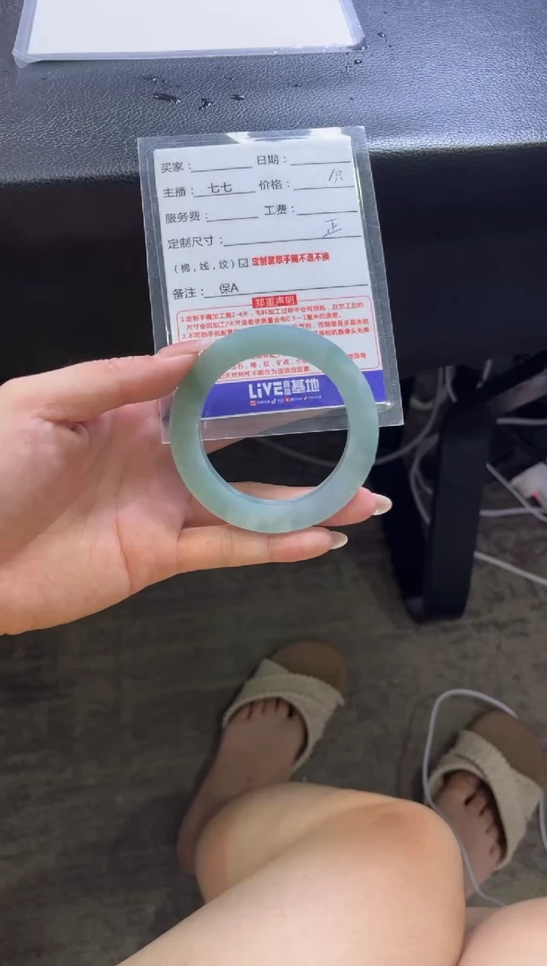 定制翡翠手镯未镶嵌时**摇定制手镯不退不换