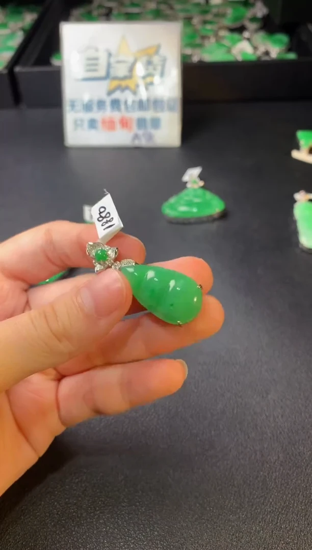 翡翠银S925镶嵌颈饰翡翠