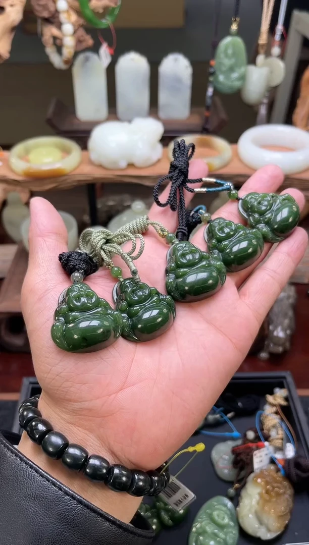 【闪购商品】和田玉吊坠未镶嵌俄料碧玉35佛公微瑕多样性发一