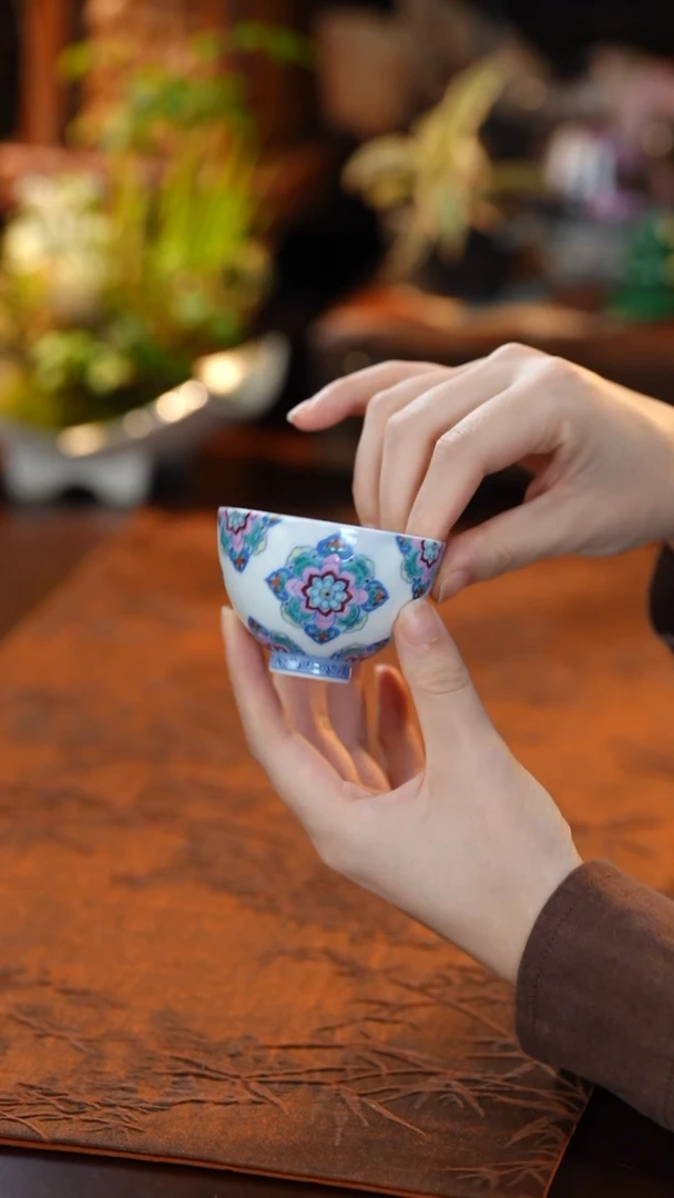斗彩宝相花杯