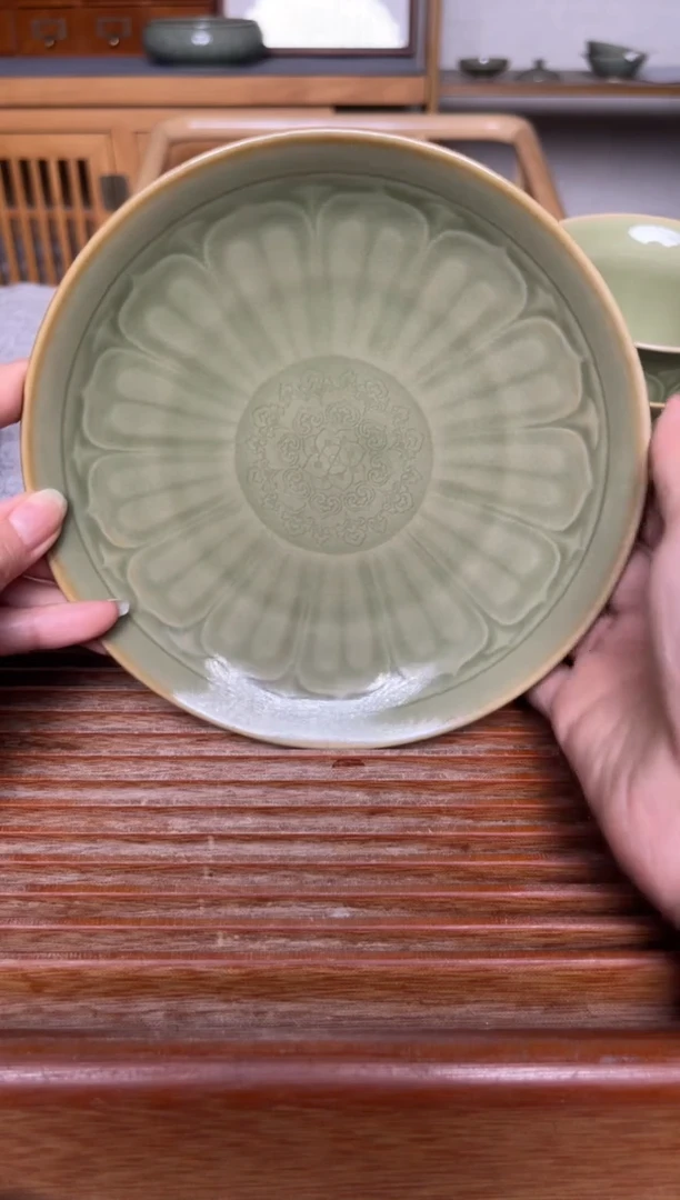 瓷器耀州窑青釉莲瓣盘 微瑕