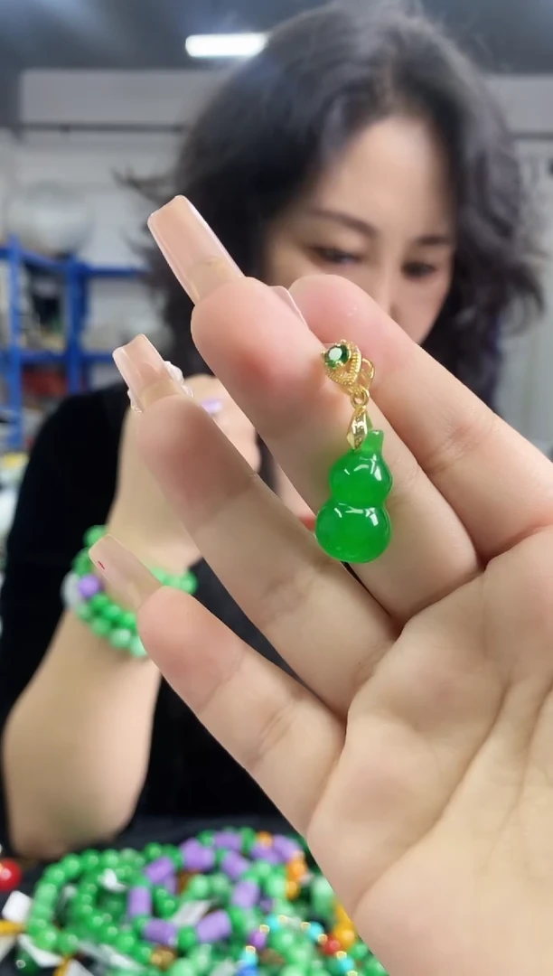 翡翠未镶嵌吊坠(不含链)多样性发其一颜色微差