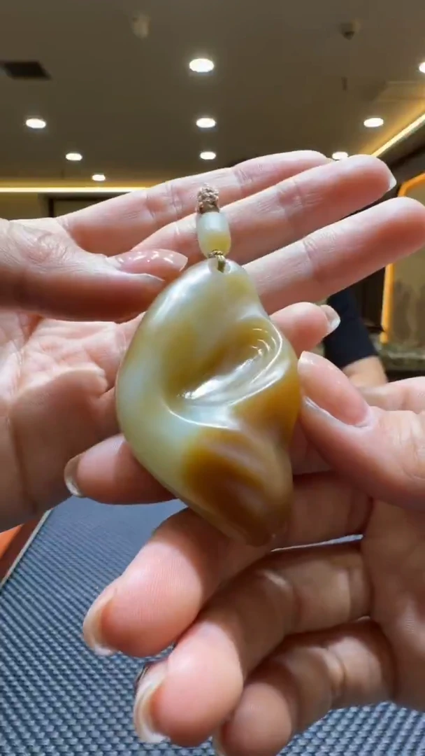 颈饰未镶嵌和田玉挂件