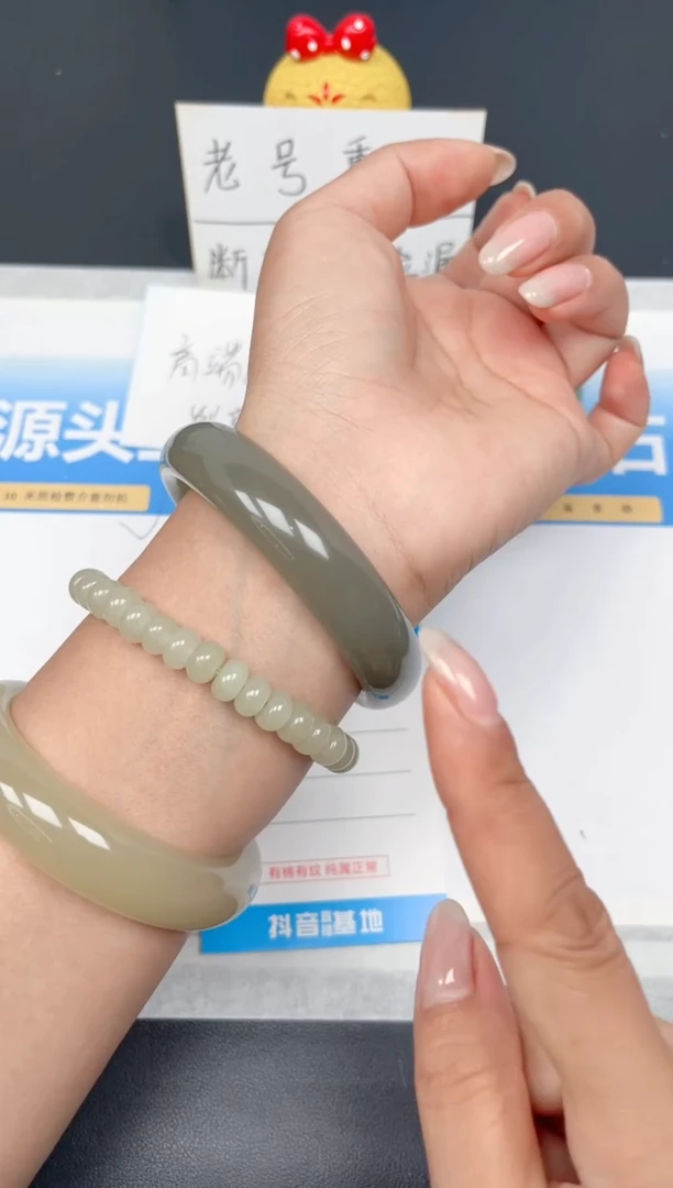 和田玉手镯未镶嵌164-湖水绿55