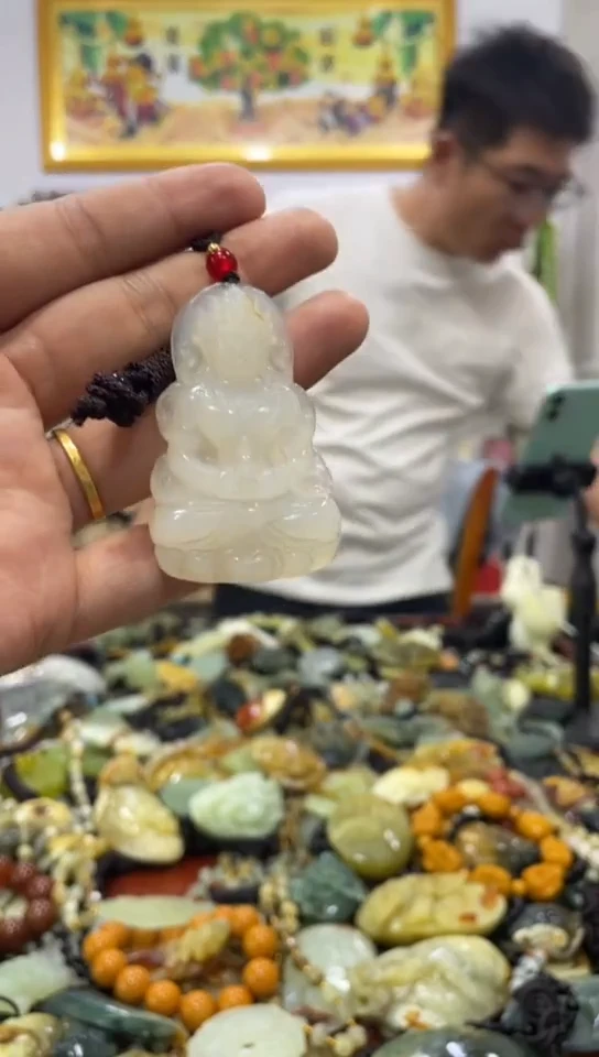 未镶嵌岫玉吊坠