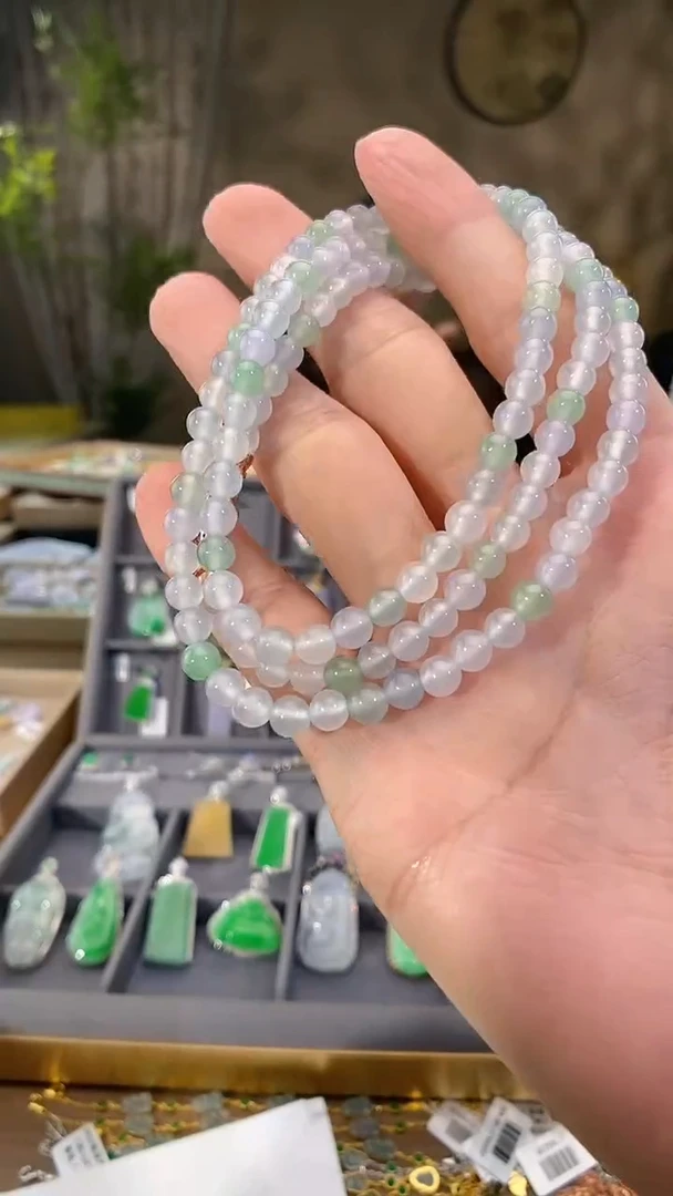 吊坠(不含链)未镶嵌翡翠珠串一条