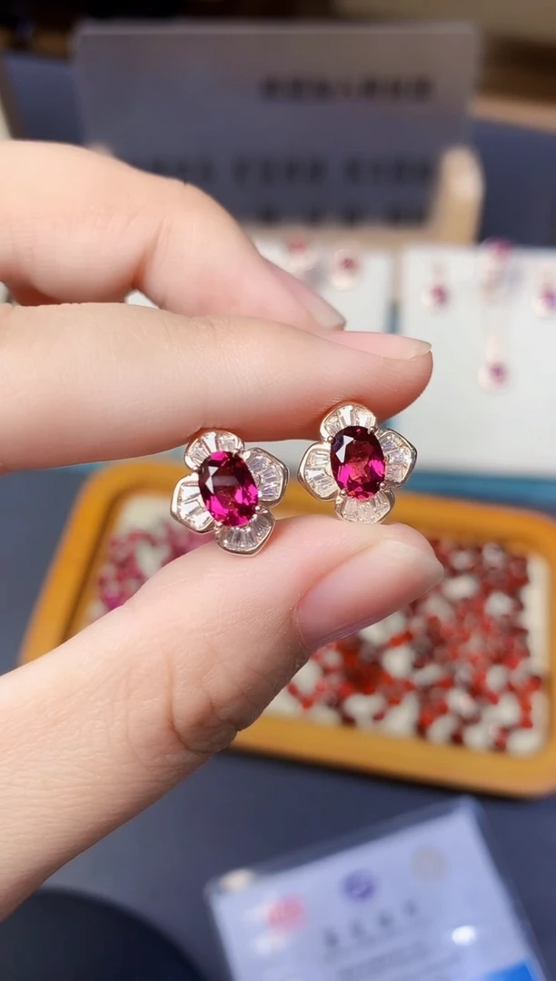 银S925镶嵌耳钉石榴石天然镁铝