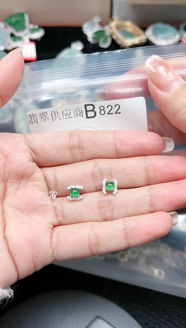 【闪购商品】翡翠颈饰未镶嵌822赠皮绳